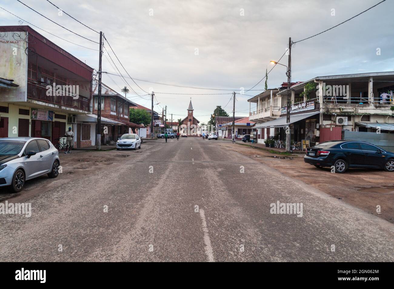 ST LAURENT DU MARONI, GUYANE FRANÇAISE - 4 AOÛT 2015 : rue Felix Eboue à St Laurent du Maroni, Guyane française. Banque D'Images