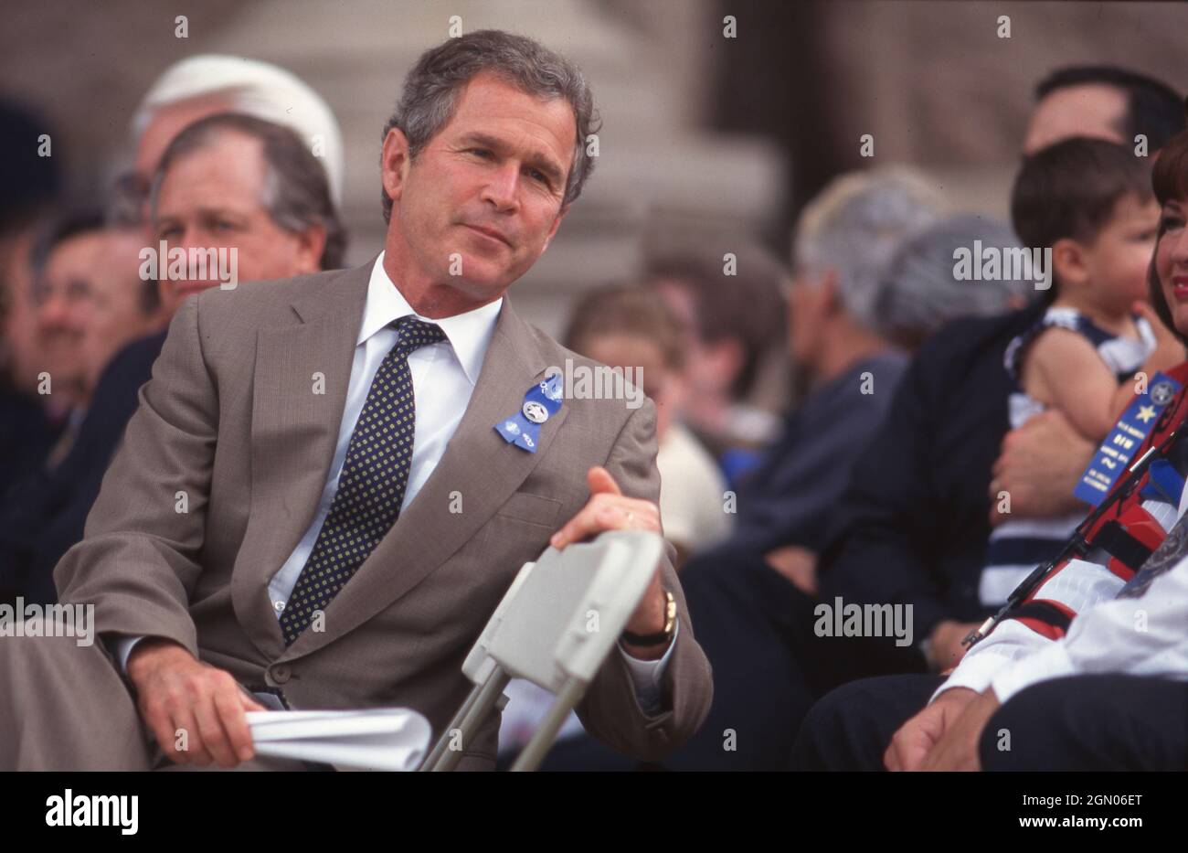 Austin Texas USA, 1993 le gouverneur du Texas George W. Bush lors d'une cérémonie à l'extérieur du Capitole du Texas.©Bob Daemmrich Banque D'Images