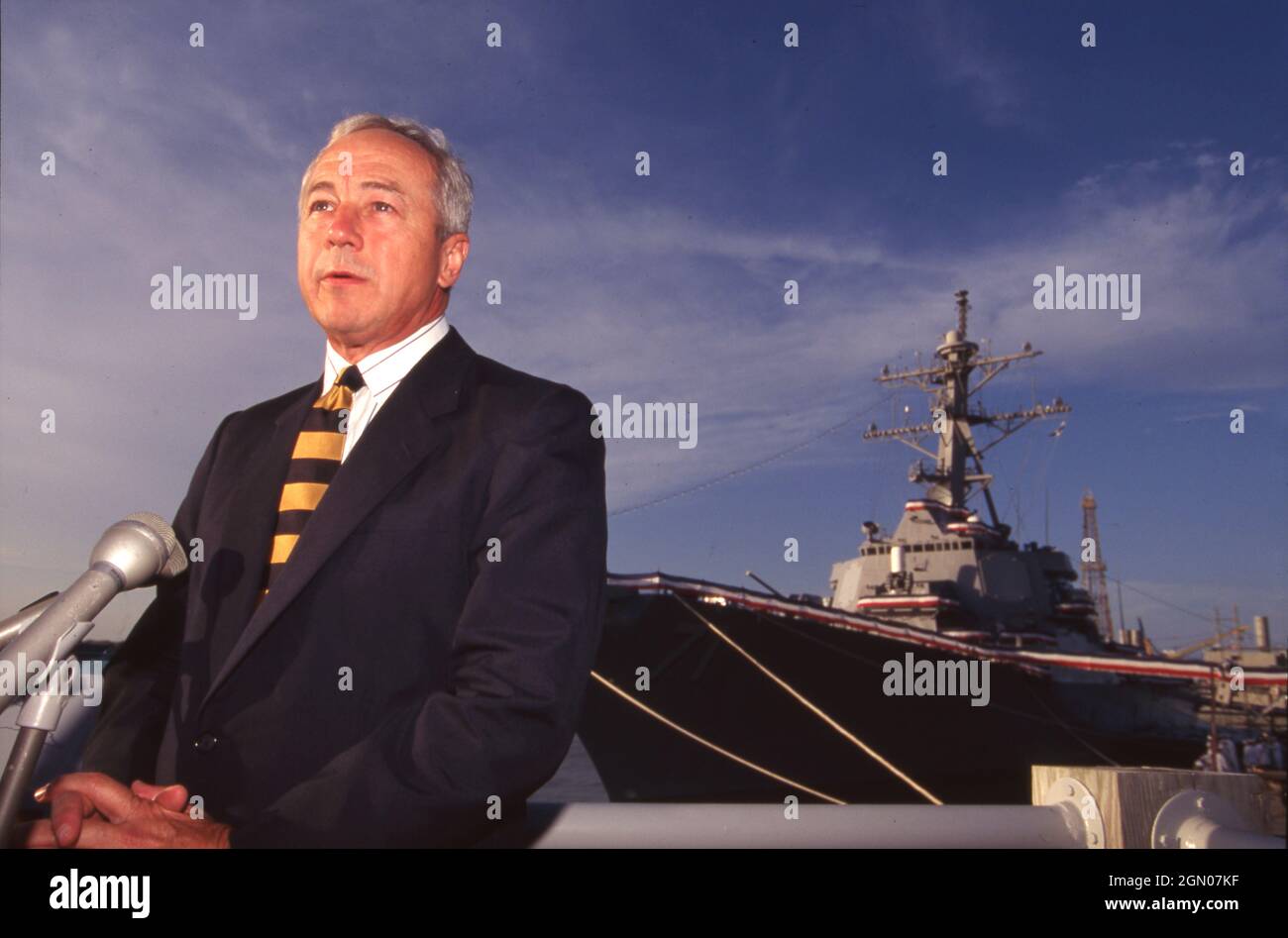 Corpus Christi Texas USA, 1993: Secrétaire de la Marine John Dalton à la mise en service d'un destroyer de la Marine à la base navale d'Ingleside sur la côte du Texas.©Bob Daemmrich Banque D'Images