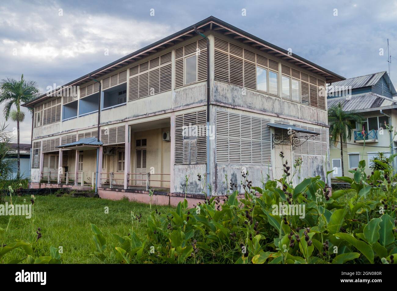Vue sur un ancien hôpital de St Laurent du Maroni, Guyane française Photo  Stock - Alamy