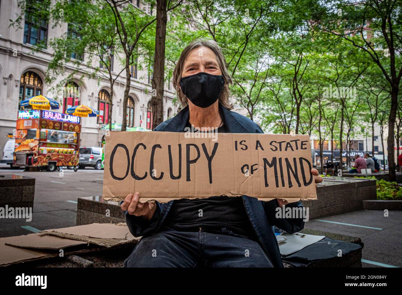 ÉTATS-UNIS. 17 septembre 2021. Des militants et des élus ont été arrêtés par Zucotti Park (anciennement Liberty Plaza) le 17 2021 septembre pour célébrer le dixième anniversaire du mouvement Occupy Wall Street. (Photo par Erik McGregor/Sipa USA) crédit: SIPA USA/Alay Live News Banque D'Images ÉTATS-UNIS. 17 septembre 2021. Des militants et des élus ont été arrêtés par Zucotti Park (anciennement Liberty Plaza) le 17 2021 septembre pour célébrer le dixième anniversaire du mouvement Occupy Wall Street. (Photo par Erik McGregor/Sipa USA) crédit: SIPA USA/Alay Live News Banque D'Images