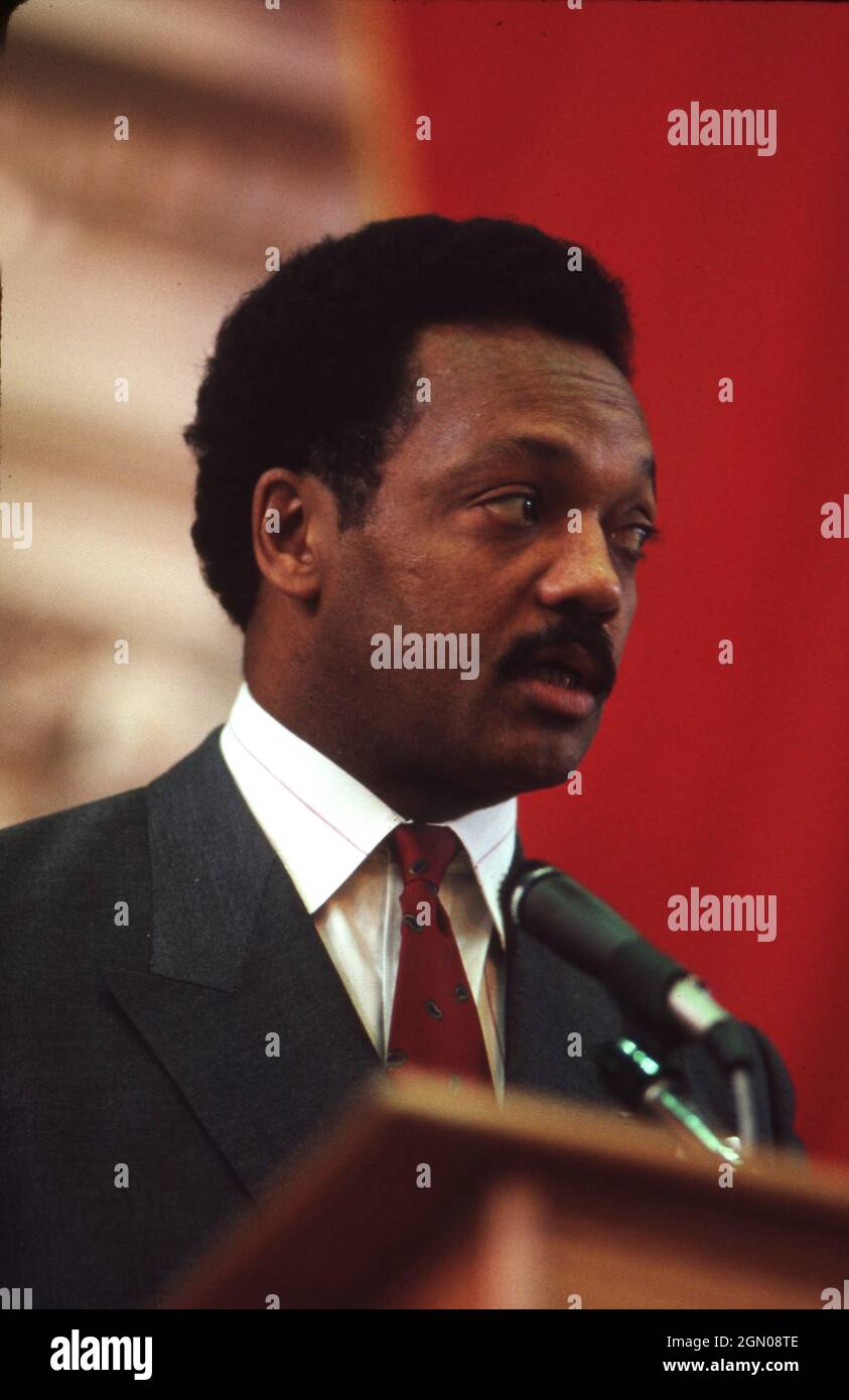 Austin Texas USA, 1988: JESSE JACKSON, activiste des droits civils noirs, se présente pour la deuxième fois à la nomination démocrate à la présidence, fait une apparition de campagne au Capitole du Texas.©Bob Daemmrich Banque D'Images