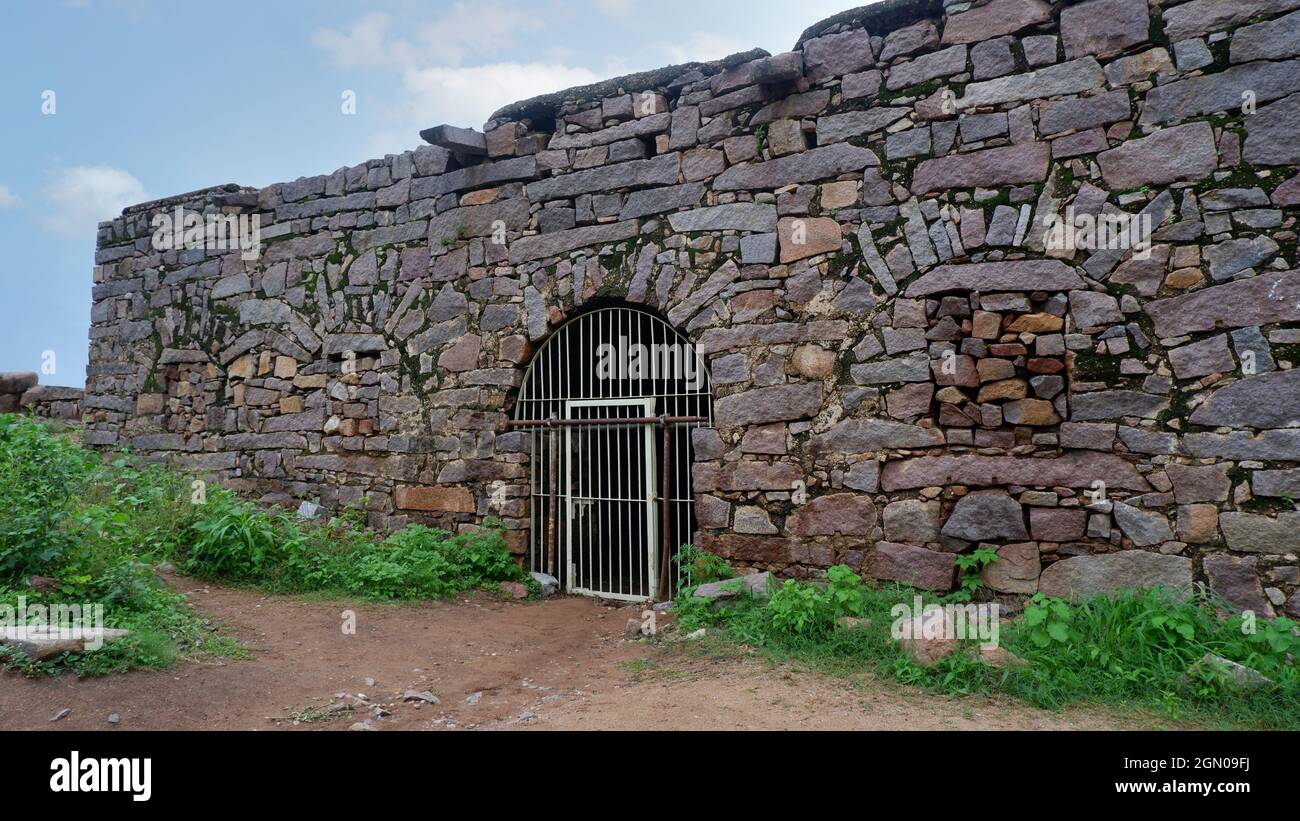 Porte d'entrée de la prison à Golkonda fort, Hyderabad, Telangana, Inde Banque D'Images