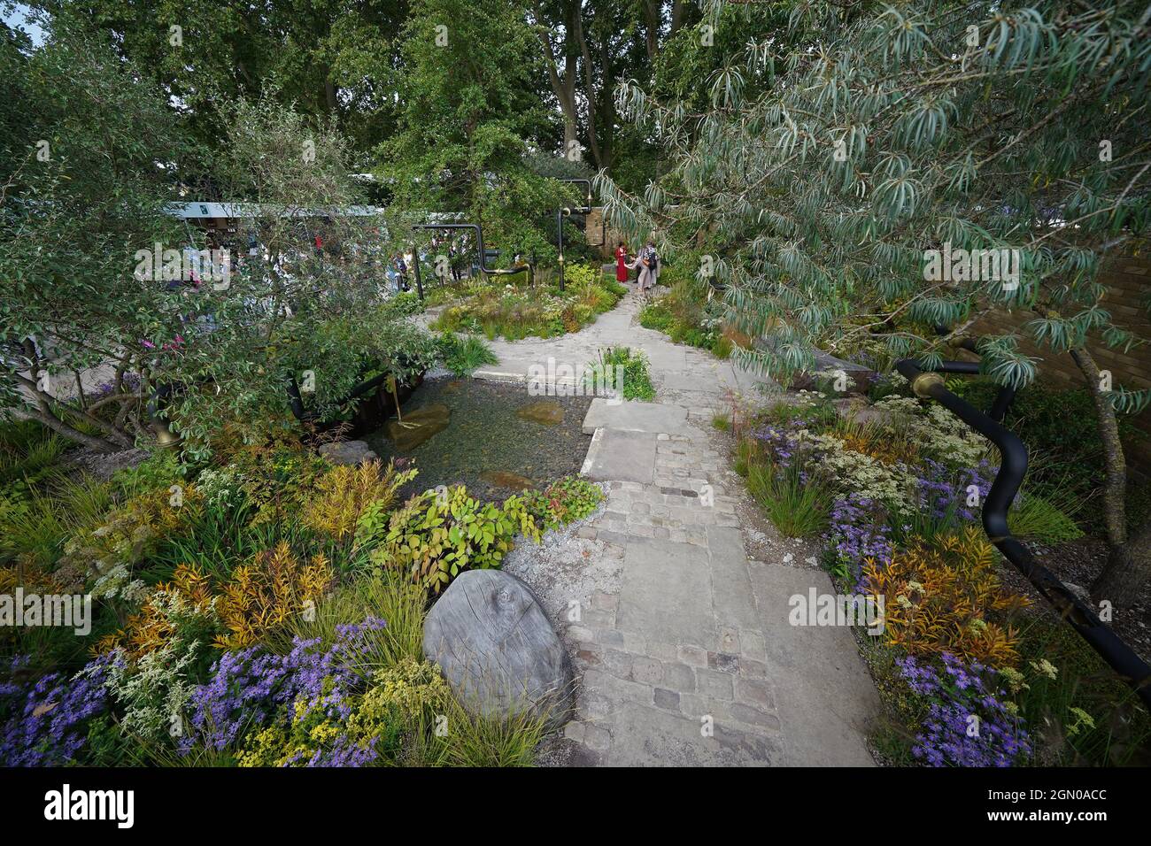 Le M&G Garden, conçu par Hugo Bugg et Charlotte Harris, qui a remporté le prix « Gold in the Show Garden », lors du RHS Chelsea Flower Show qui s'est tenu au Royal Hospital Chelsea, à Londres. Date de la photo: Mardi 21 septembre 2021. Banque D'Images