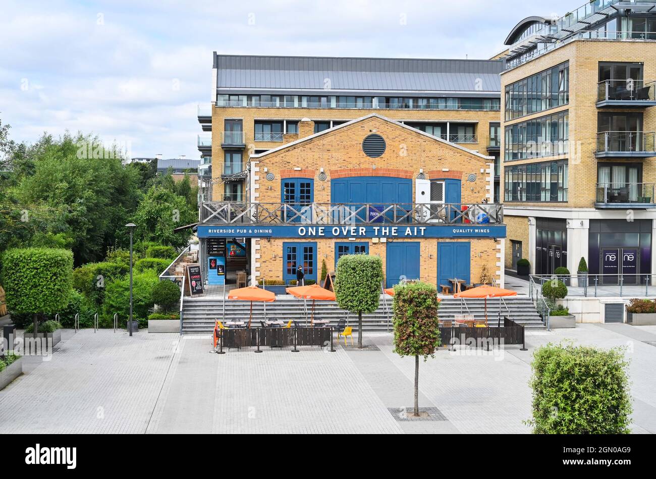 Le pub et restaurant The One Over The ait à Brentford Chiswick Londres, Angleterre, Royaume-Uni Banque D'Images