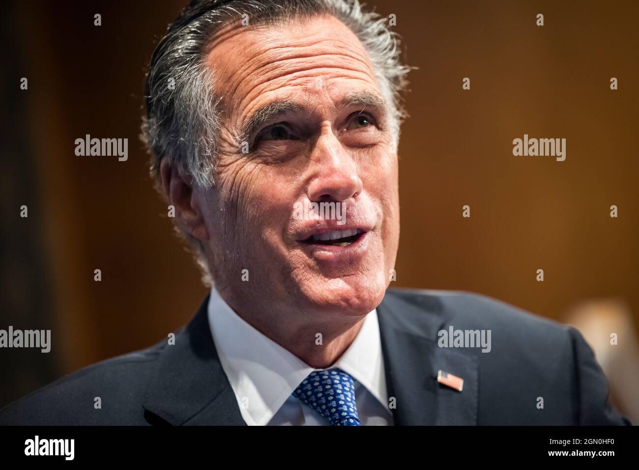 Le sénateur républicain de l'Utah Mitt Romney interroge le directeur du FBI Christopher Wray lors d'une audition sur les menaces terroristes envers les États-Unis dans le bâtiment Dirksen du Sénat à Washington, DC, USA, 21 septembre 2021. (Photo par Pool/Sipa USA) Banque D'Images
