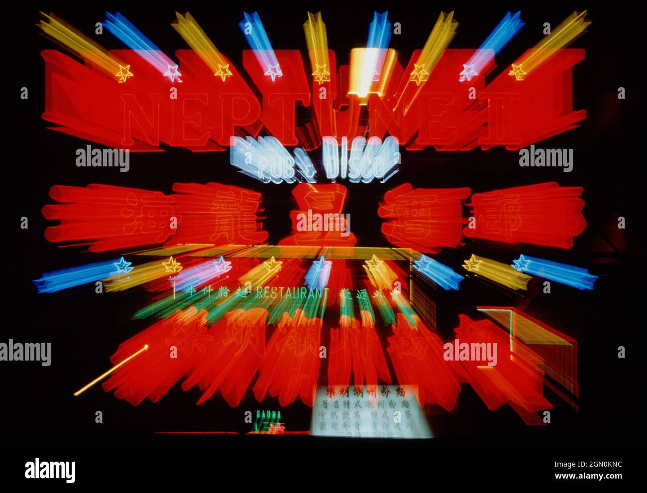 Chine. Hong Kong. Wanchai. Zoom impression des enseignes au néon la nuit. Banque D'Images