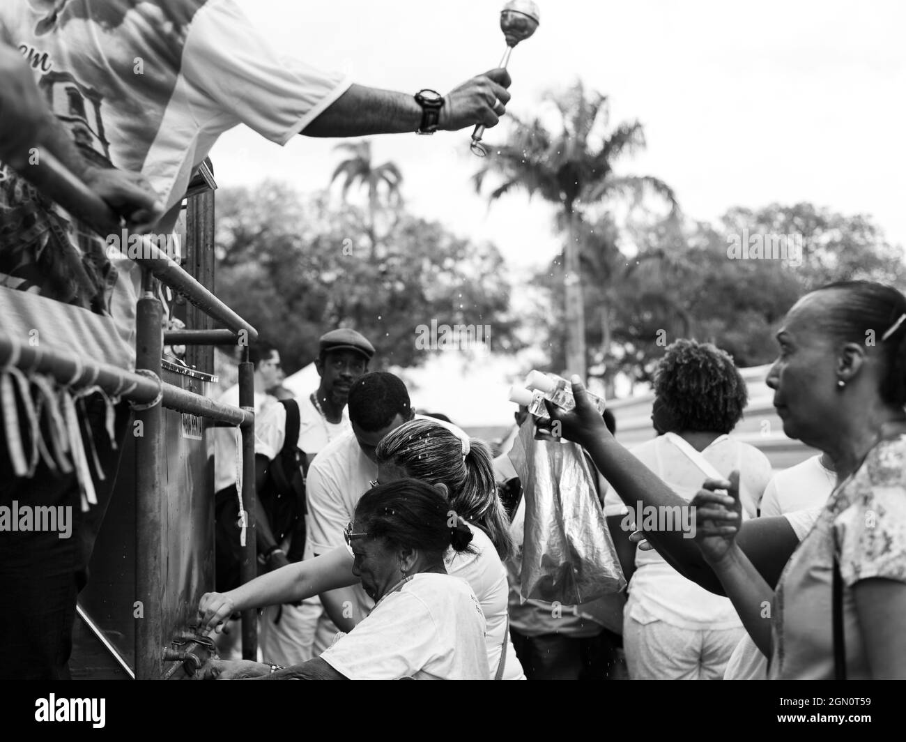 Salvador, Bahia, Brésil - 28 décembre 2018 : les fidèles célèbrent le dernier vendredi de l'année à l'église Senhor do Bonfim. Banque D'Images