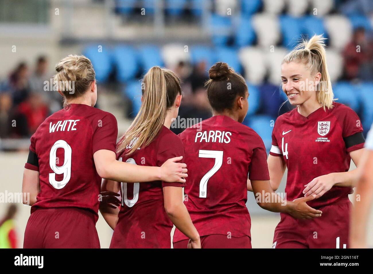 Luxembourg, Luxembourg. 21 septembre 2021. Les joueurs d'Angleterre célèbrent un but lors du match de qualification de la coupe du monde des femmes de la FIFA 2021 entre le Luxembourg et l'Angleterre au Stade de Luxembourg, Luxembourg. Crédit: SPP Sport presse photo. /Alamy Live News Banque D'Images