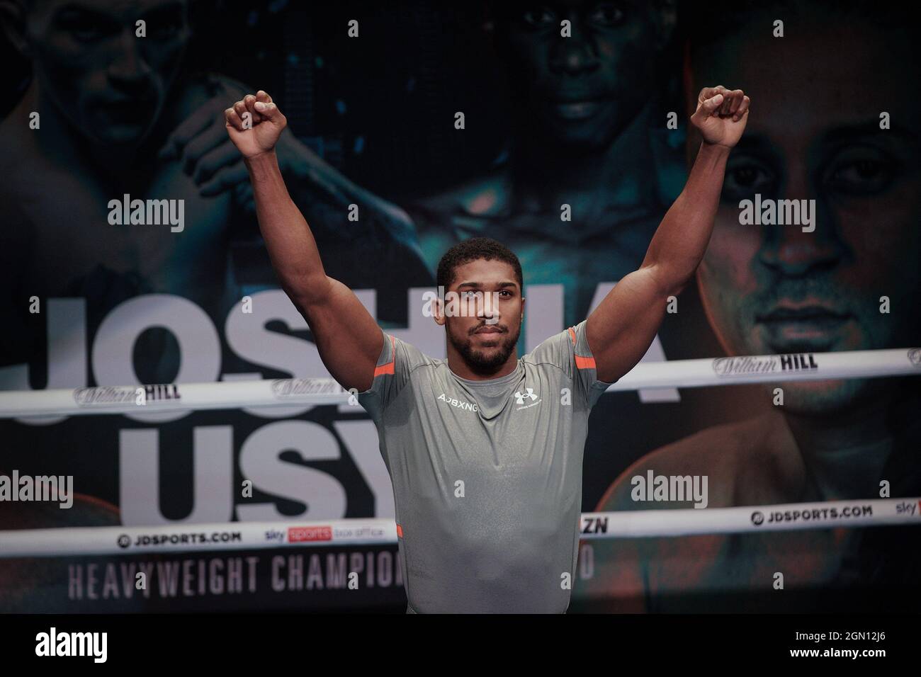 Londres, Royaume-Uni. 21 septembre 2021. Anthony Joshua, champion de boxe, travaille pour la presse à l'occasion du match de samedi 02 qui précède le combat du poids lourd ukrainien non battu Oleksandr Usyk au stade Tottenham Hotspur. Credit: Guy Corbishley/Alamy Live News Banque D'Images