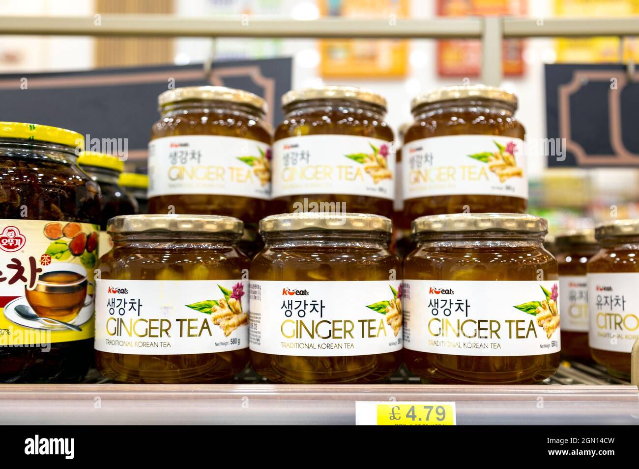 Thé au gingembre coréen dans un pot au supermarché coréen Oseyo, Chinatown, Londres, Royaume-Uni Banque D'Images