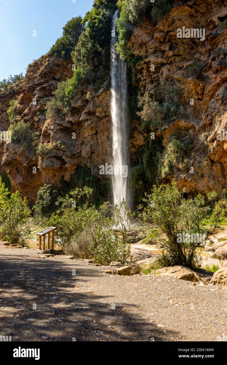 La chute d'eau de la fiance, village Navajas, province de Castellon, Alto Palancia, Espagne. Banque D'Images