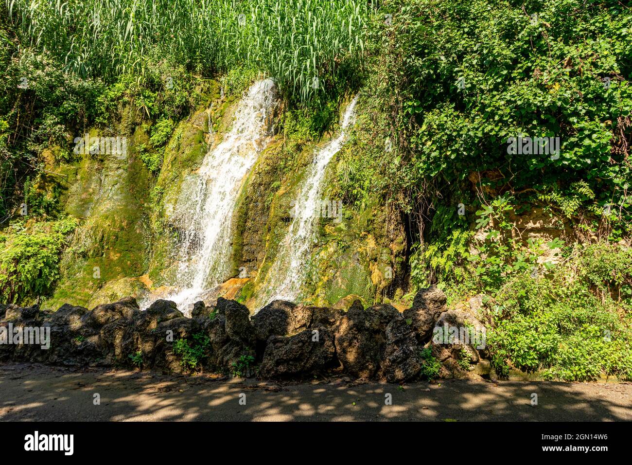 La chute d'eau de la fiance, village Navajas, province de Castellon, Alto Palancia, Espagne. Banque D'Images