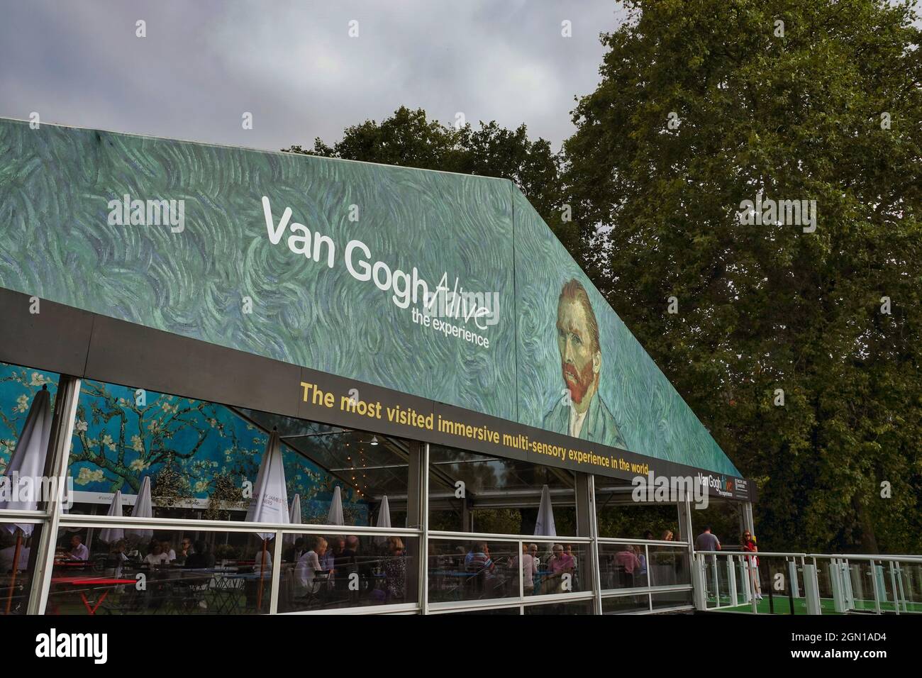Entrée à l'exposition interactive Van Gogh Alive à Kensington Gardens, Londres, Royaume-Uni Banque D'Images