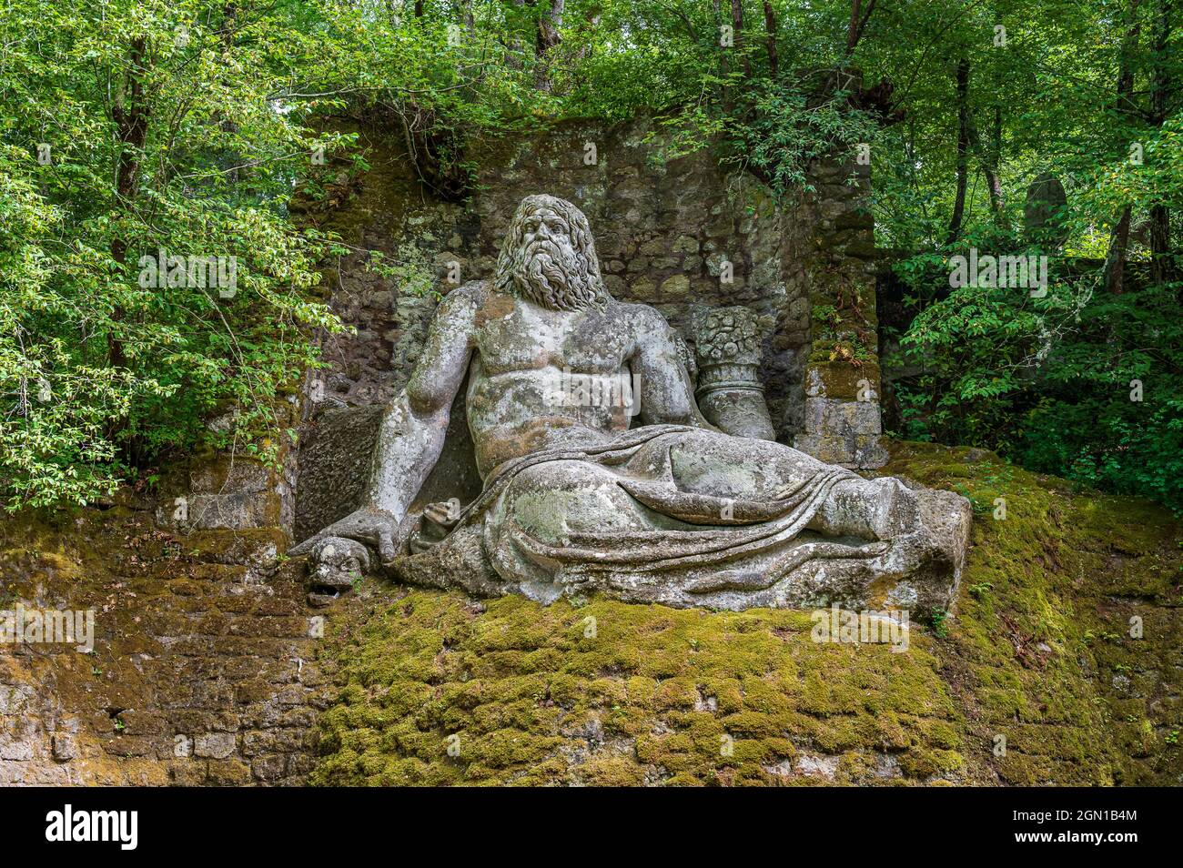 Statue dans le Parc des Monstres de Bomarzo, également appelé bosquet sacré. Un jardin maniériste en Latium, Italie Banque D'Images