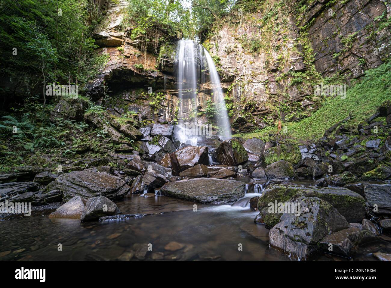 Melincourt Falls, Resolven, Vale of Neath, Port Talbot, pays de Galles du Sud, Royaume-Uni. Belle cascade galloise Banque D'Images
