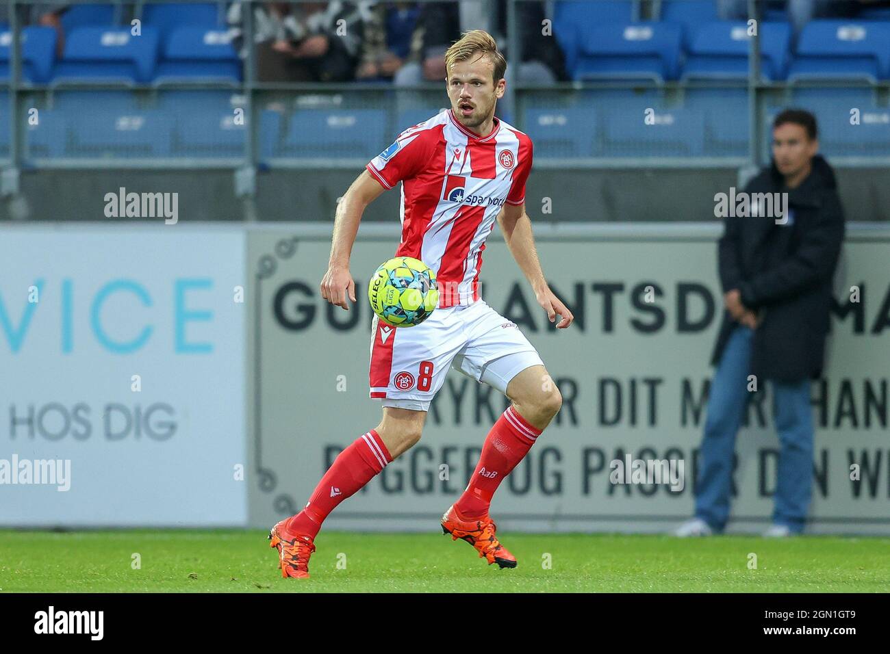 Lyngby, Danemark. 21 septembre 2021. Iver Fossum (8) d'Aalborg Boldklub vu pendant le match de la coupe de Sydbank danoise entre Lyngby Boldklub et Aalborg Boldklub à Lyngby Stadion à Lyngby. (Crédit photo : Gonzales photo/Alamy Live News Banque D'Images