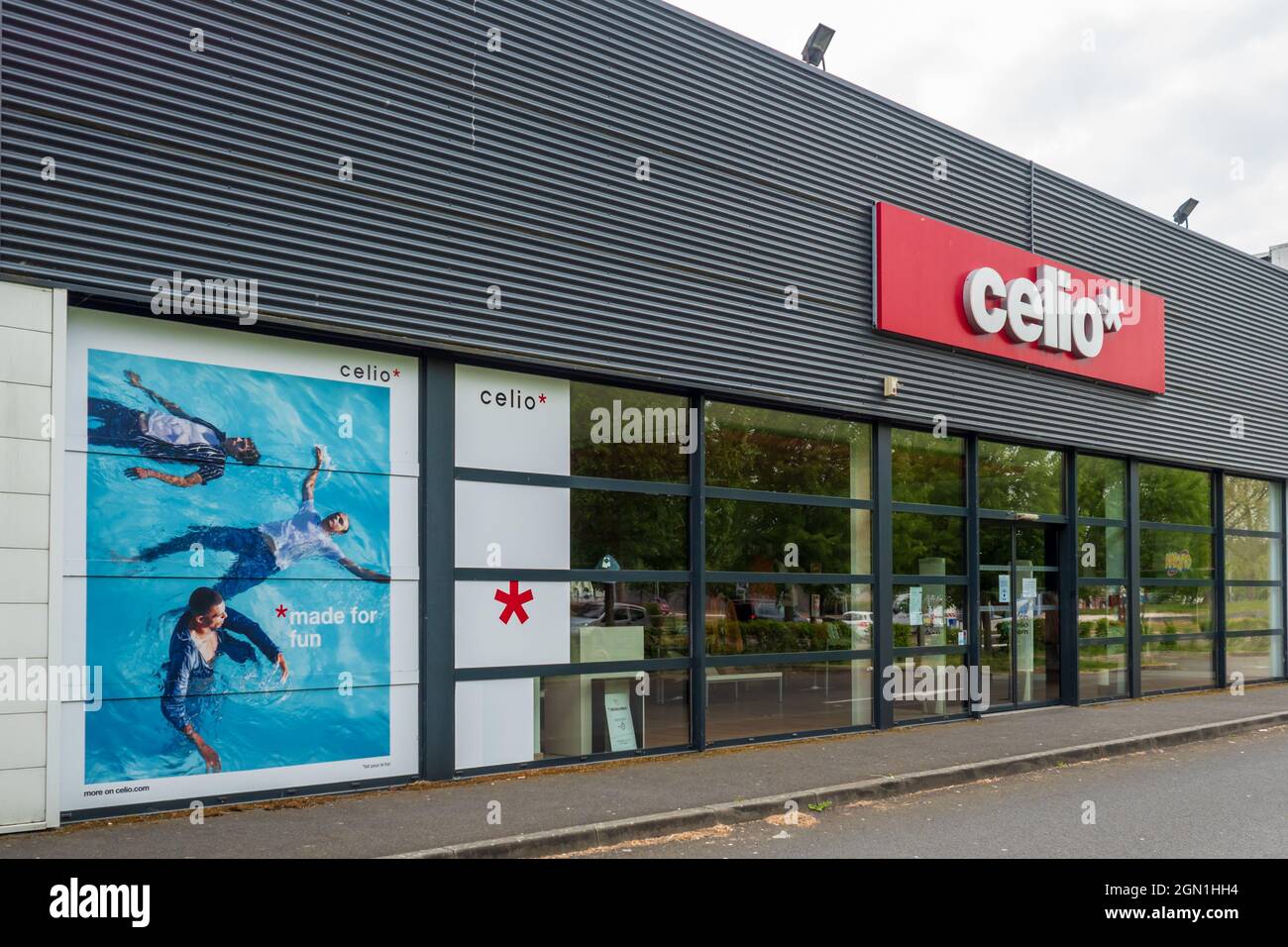 FLECHE, FRANCE - 30 juillet 2021 : une vue sur le magasin CELIO Shop front. Boutique de style français de la marque CELIO avec enseigne et logo Banque D'Images