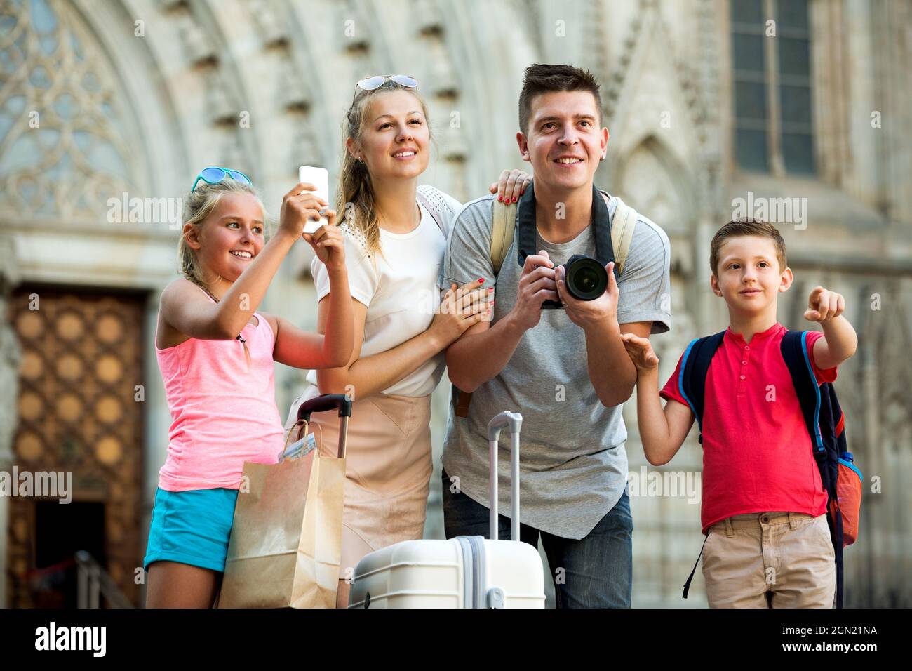 Famille touristique de quatre qui font de la photo amateur Banque D'Images