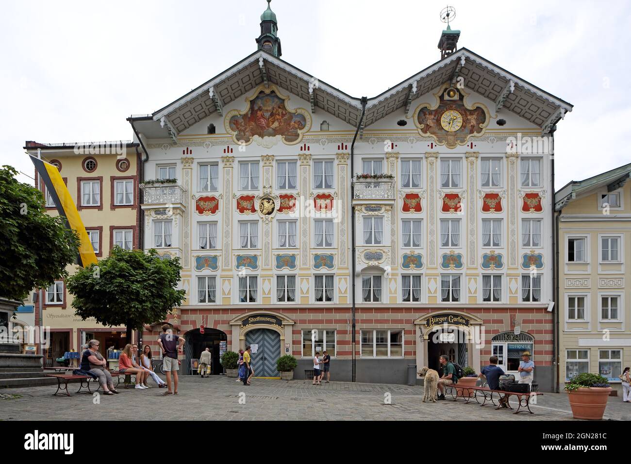 Façade du musée de la ville dans la vieille mairie, Marktstrasse, Bad Toelz, Isarwinkel, haute-Bavière, Bavière, Allemagne Banque D'Images