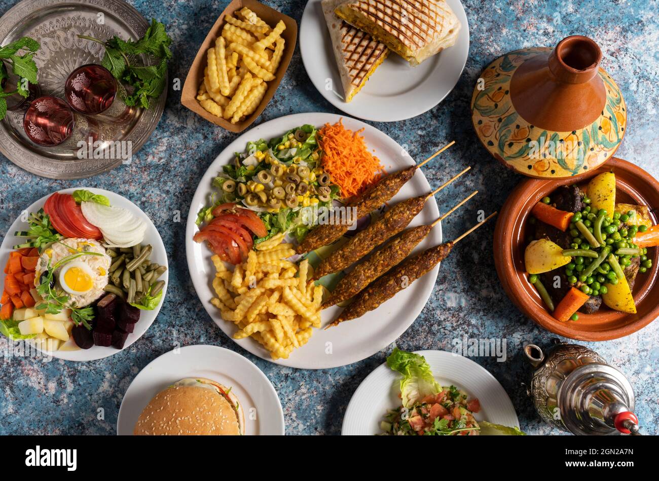Vue de dessus de délicieux plats marocains Banque D'Images