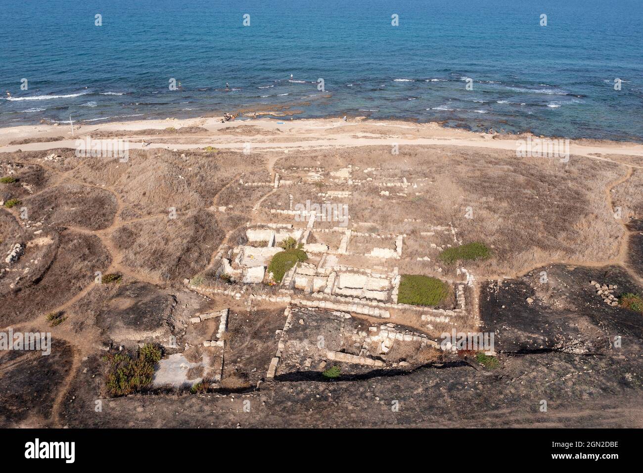 Site archéologique des ruines antiques de tel Shikmona, vue aérienne. Banque D'Images