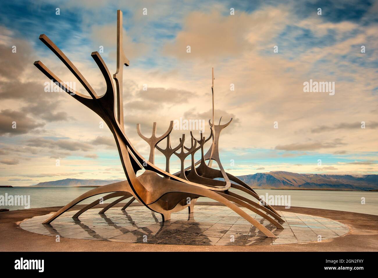 ISLANDE, REYKJAVIK, SCULPTURE D'UN NAVIRE VIKING (JON GUNNAR ARNASON) Banque D'Images