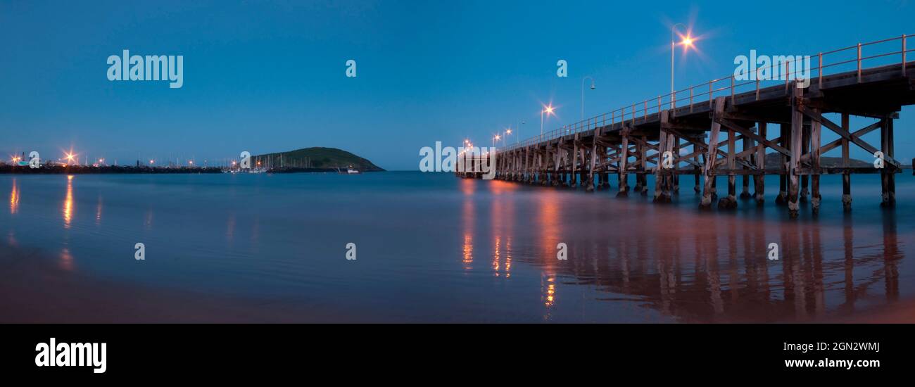 Coffs Harbour Jetty juste après le coucher du soleil, une image panoramique cousue. Nouvelle-Galles du Sud, Australie Banque D'Images