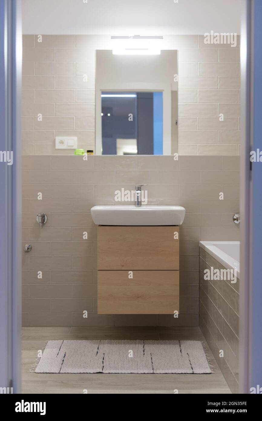 Petite salle de bains de l'appartement moderne Banque D'Images