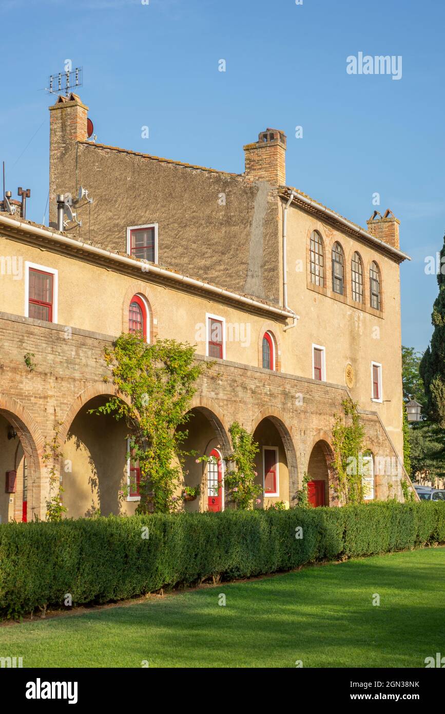 Maison rurale typique à Bolgheri en Toscane, ferme, ferme avec vignoble Banque D'Images