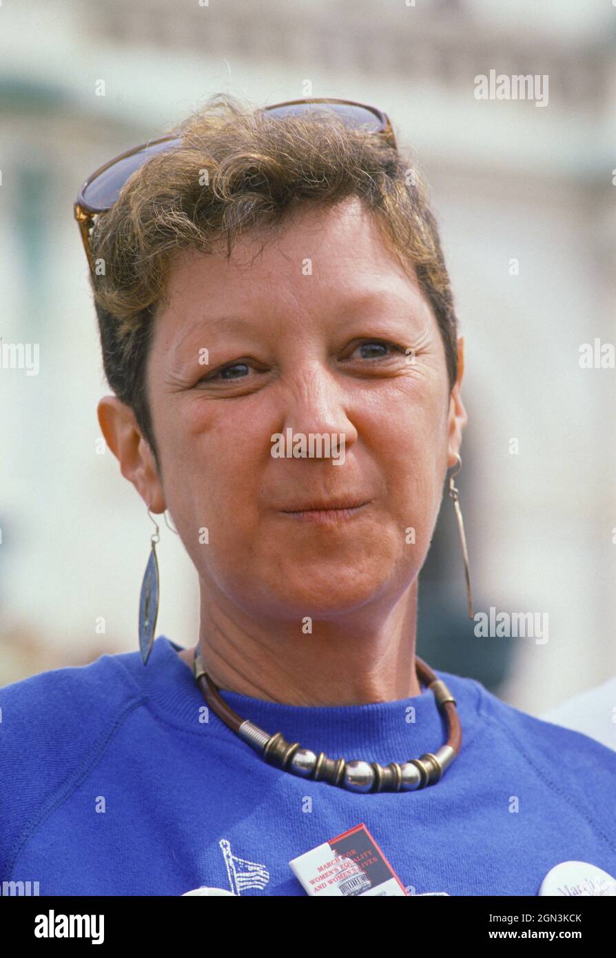 Norma McCorvey, connue sous le pseudonyme «Jane Roe», la demanderesse dans l'arrêt historique de la Cour suprême des États-Unis de 1973 Roe c. Wade, assiste à un rassemblement sur les marches de devant de la Cour à Washington, DC, le 9 avril 1989. Crédit: Ron Sachs/CNP/Sipa USA crédit: SIPA USA/Alay Live News Banque D'Images