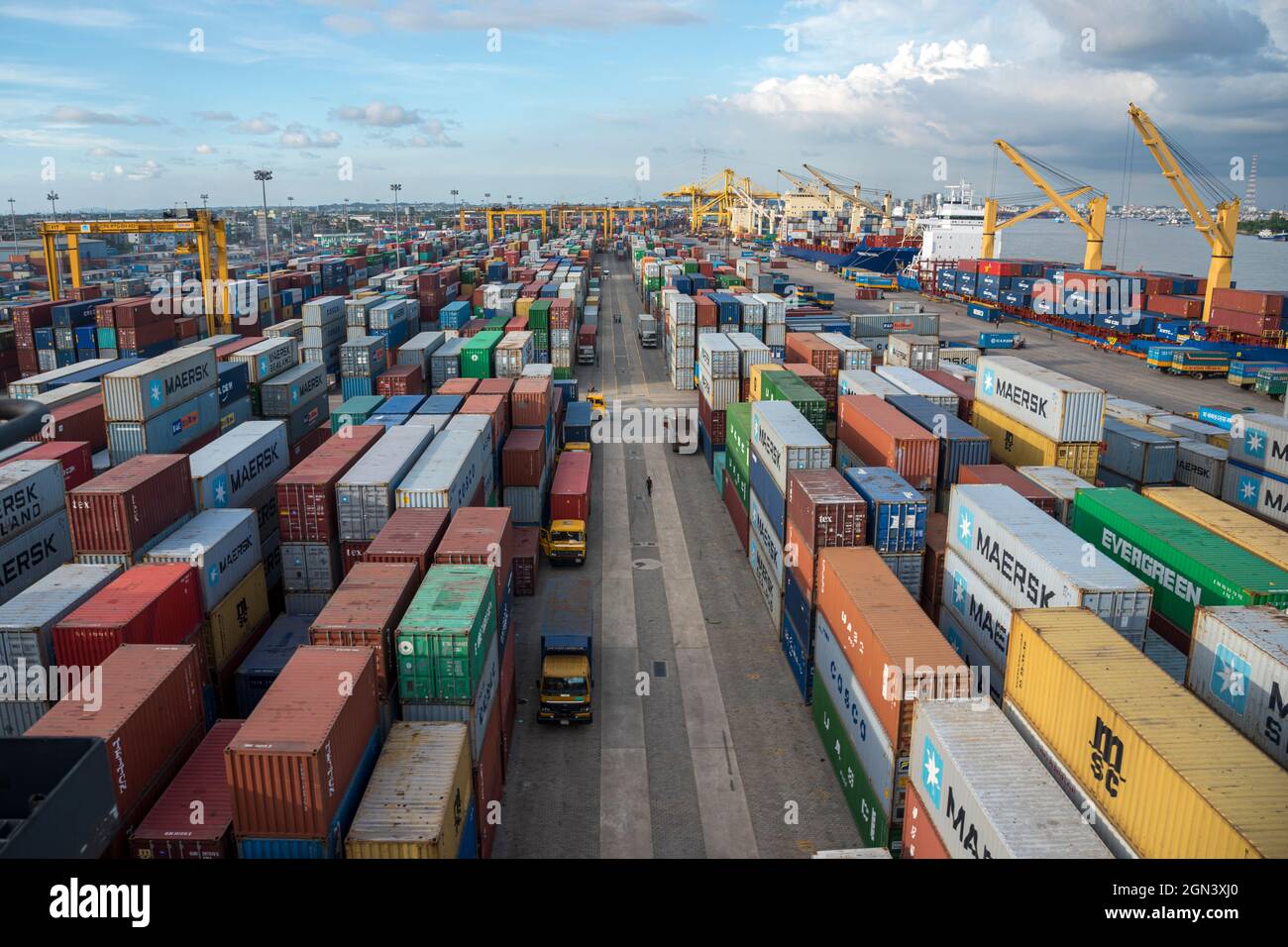 Activité du port de Chittagong. L'Autorité portuaire de Chittagong est une agence gouvernementale du Bangladesh chargée de la gestion, de l'entretien et Banque D'Images