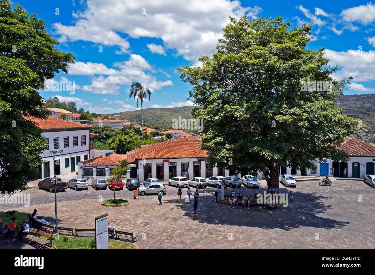 DIAMANTINA, MINAS GERAIS, BRÉSIL - 22 JANVIER 2019 : place dans le vieux centre-ville historique Banque D'Images