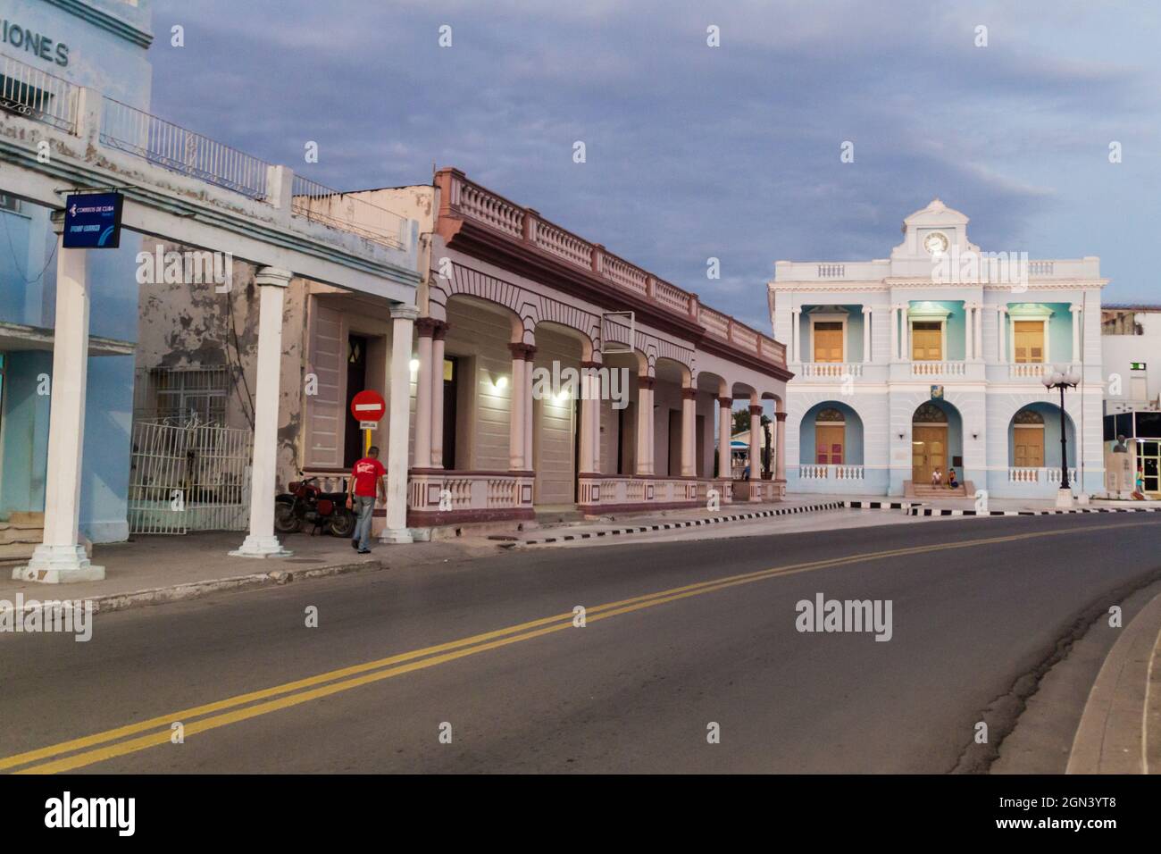 LAS TUNAS, CUBA - 27 JANVIER 2016 : bâtiments traditionnels dans le centre de Las Tunas. Banque D'Images