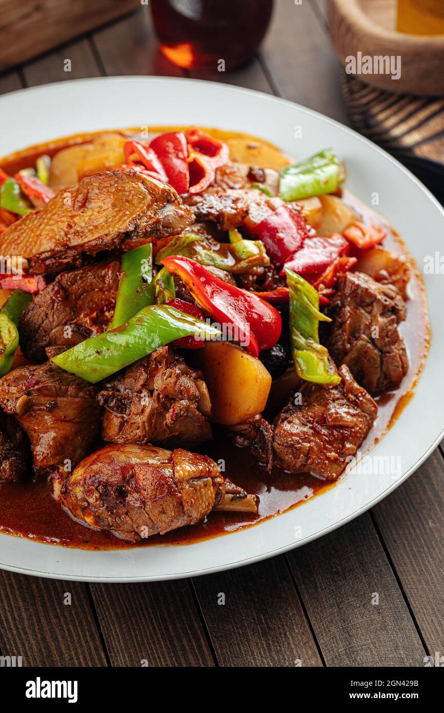 Plat chinois dapanji avec poulet ragoût et pomme de terre Banque D'Images
