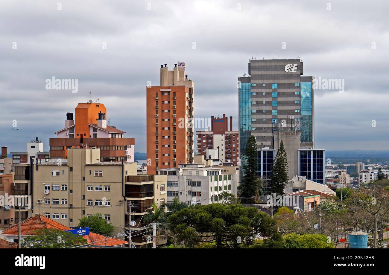 PORTO ALEGRE, BRÉSIL - 5 SEPTEMBRE 2015 : bâtiments dans un quartier résidentiel Banque D'Images