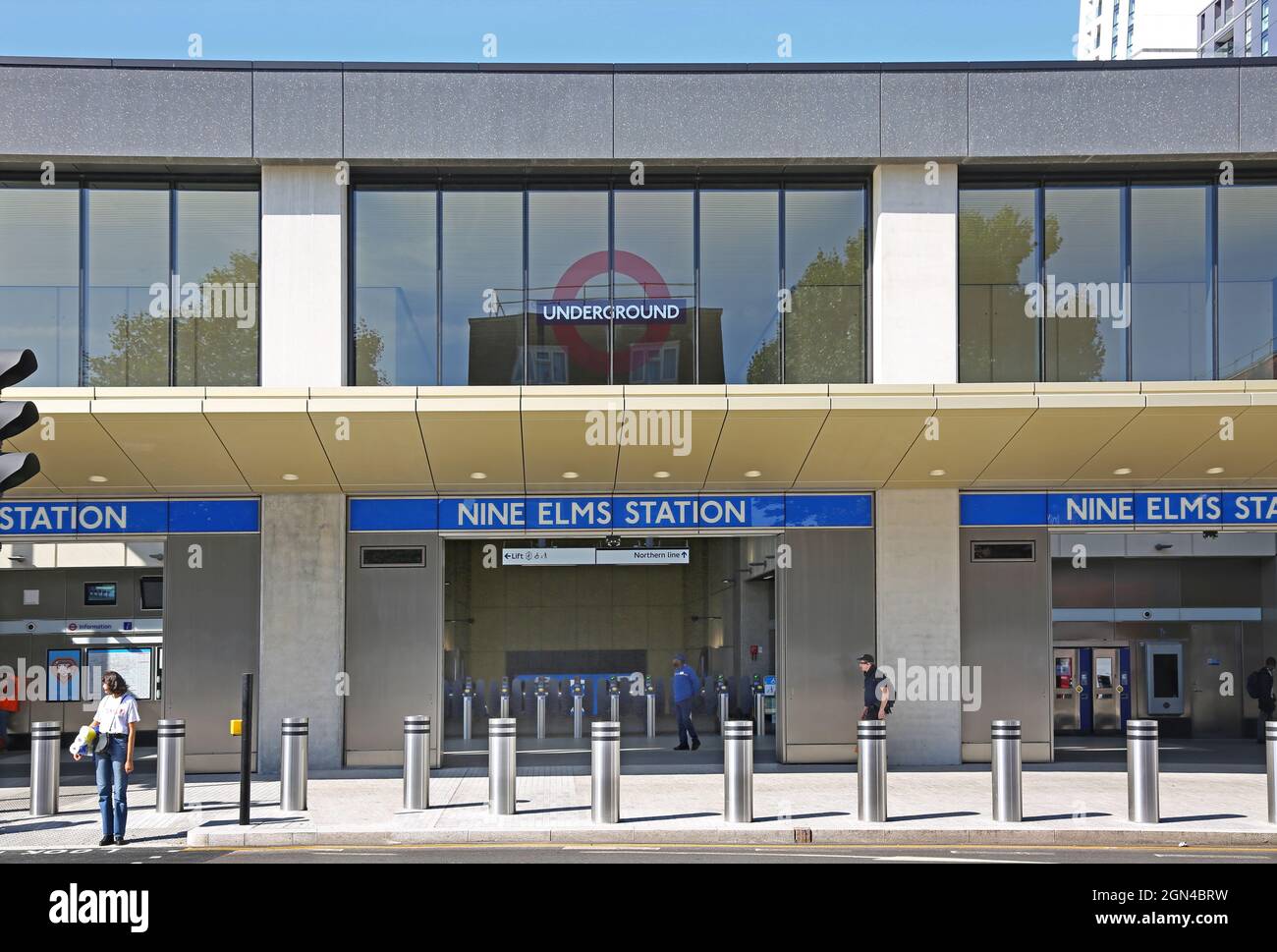Entrée à la nouvelle station de métro de Nine Elms, Londres.Ouvert en septembre 2021.Partie de l'extension de la ligne Nord à la station électrique de Battersea. Banque D'Images