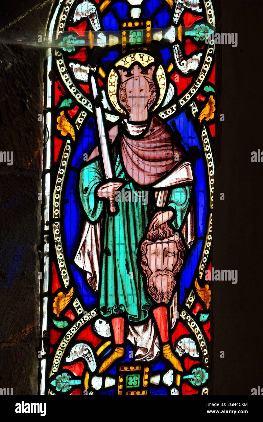 Kilpeck Herefordshire UK - vitrail conçu par Augustus Pugin avec David et Goliath à l'intérieur de St Mary et de l'église St Davids Kilpeck Banque D'Images