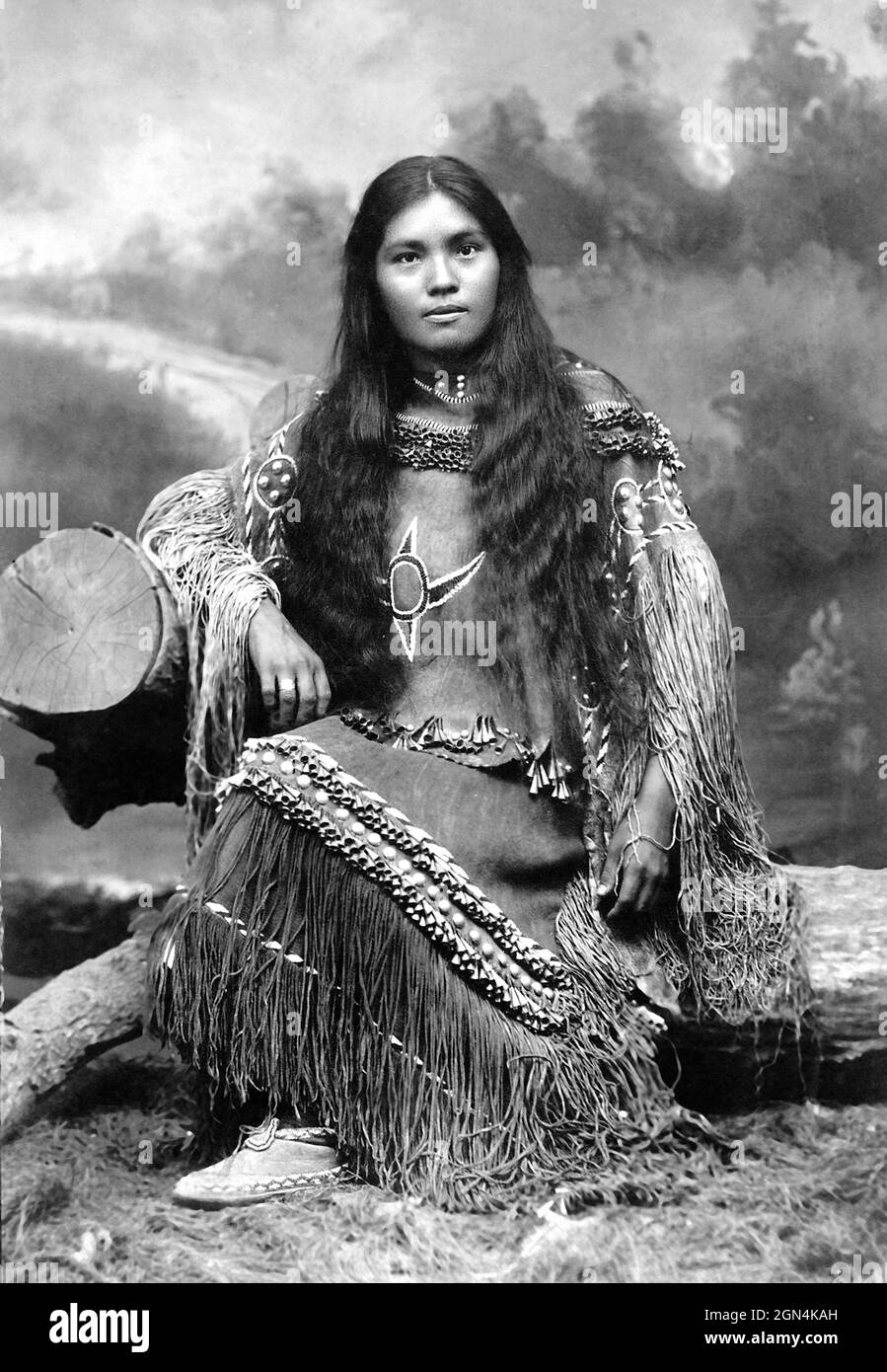 Jeune femme indienne de Kiowa par George A. Addison, c. 1895 Banque D'Images