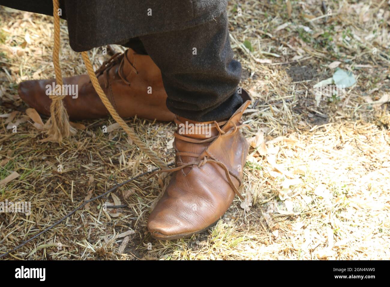 Gros plan sur les chaussures en cuir marron traditionnelles. Banque D'Images