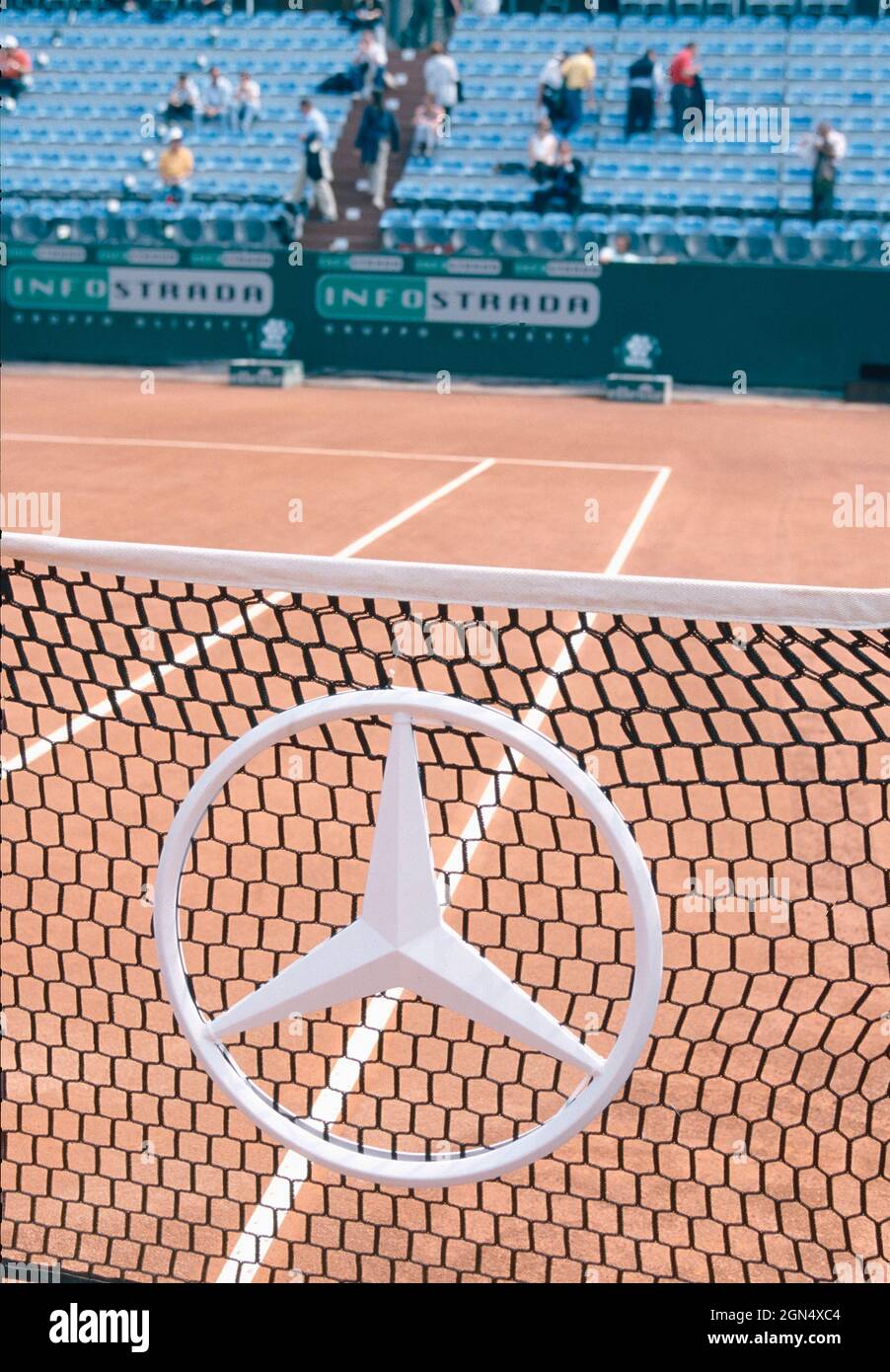 Logo du sponsor Mercedes-Benz au tournoi de tennis Open d'Italie, 1999  Photo Stock - Alamy