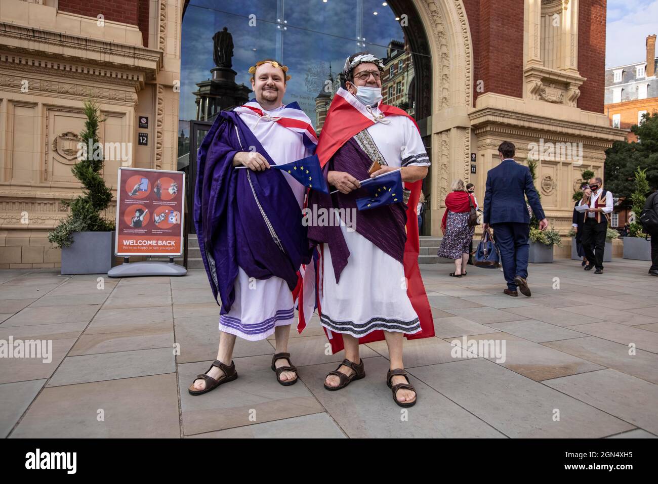 Dernière nuit du Prom 2021. Les photos montrent que les participants font la queue devant le Royal Albert Hall avant la soirée de concert britannique annuelle. Banque D'Images