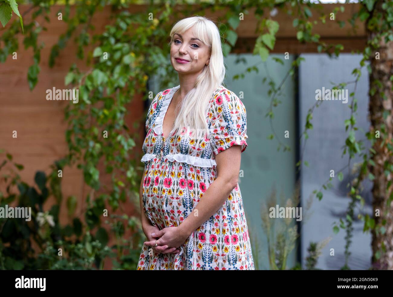 Helen George, star de « Call the Midwife » au RHS Chelsea Flower Show Banque D'Images