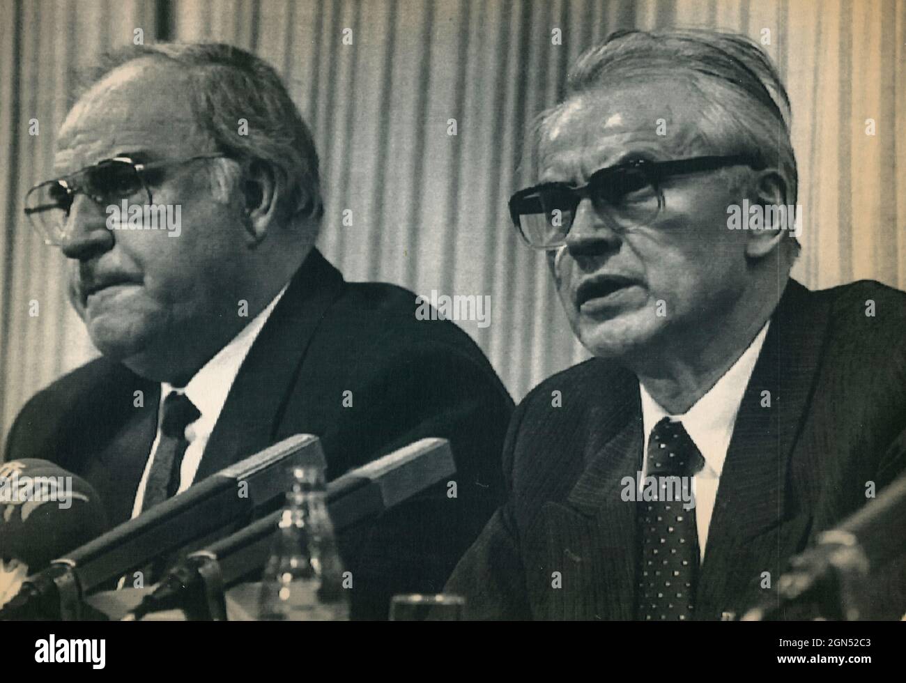 Le chancelier allemand Helmut Kohl et le PM de l'Allemagne de l'est Hans Modrow, 1989 Banque D'Images