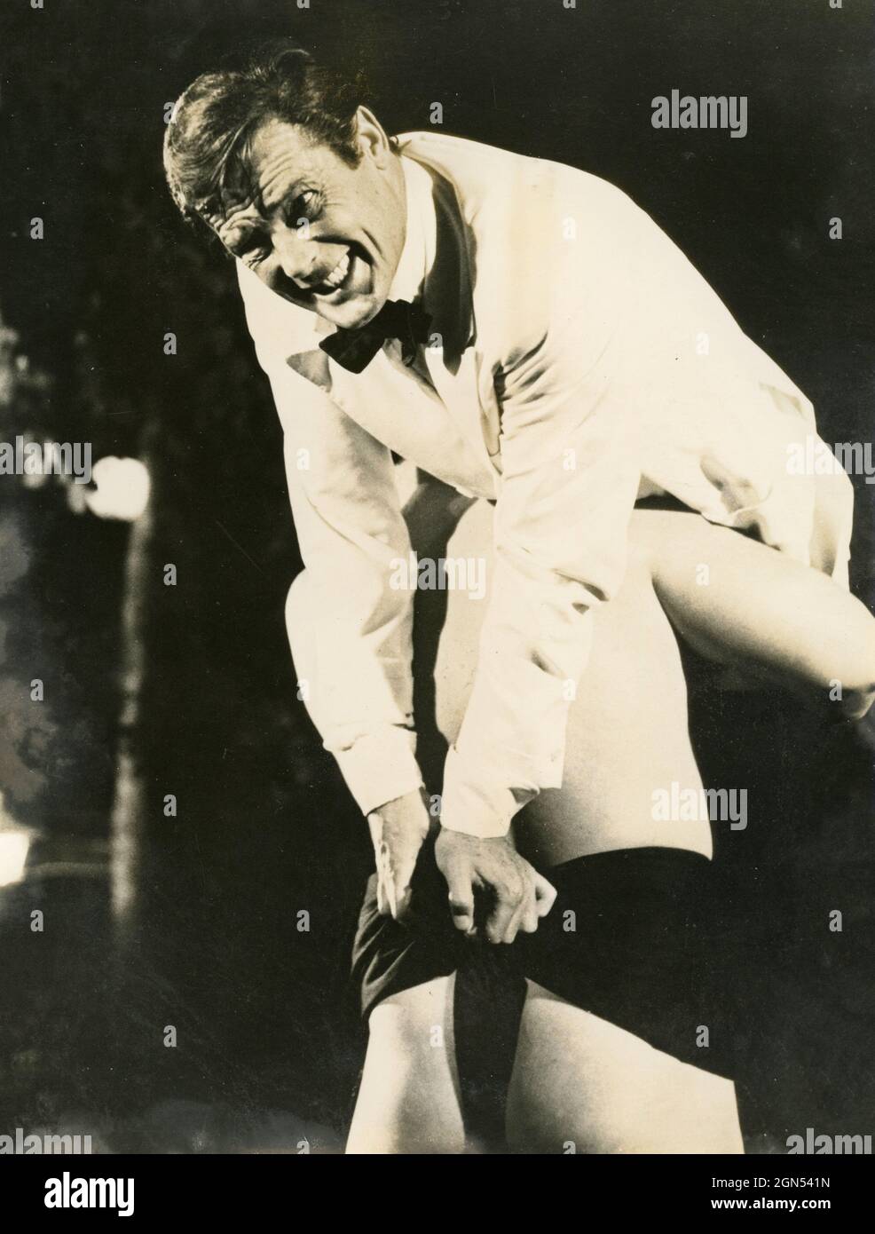 L'acteur britannique Roger Moore dans le film l'homme avec le Golden Gun, 1974 Banque D'Images