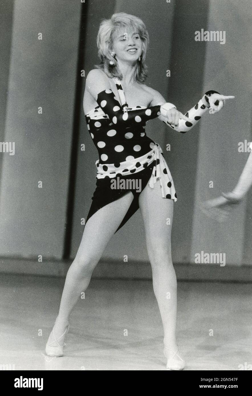 Danseuse et danseuse italienne Lorella Cuccarini à l'émission de télévision Fantastico 6, années 1980 Banque D'Images