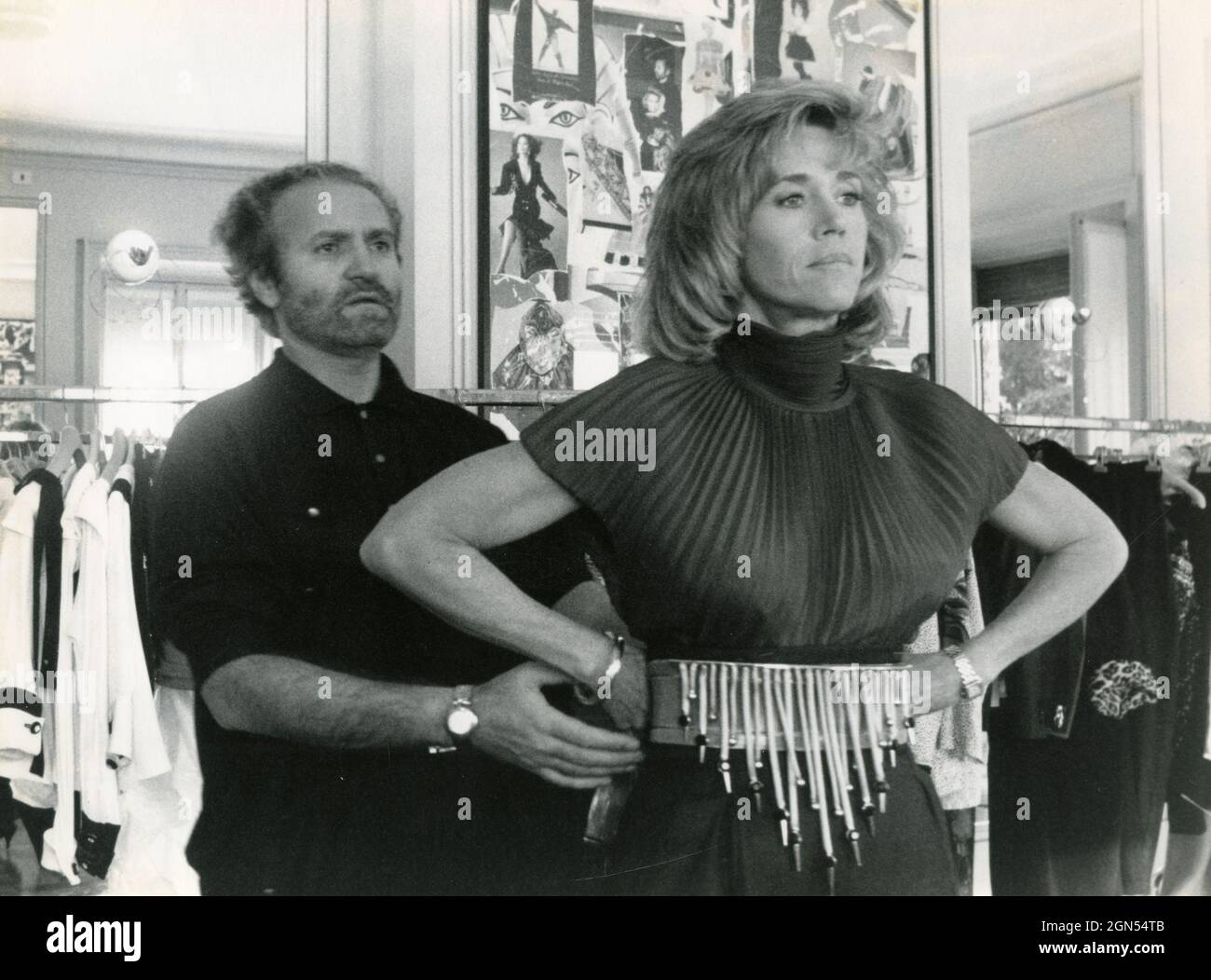 Gianni Versace, styliste italienne, et Jane Fonda, actrice américaine, au salon de la mode de Milan, 1989 Banque D'Images