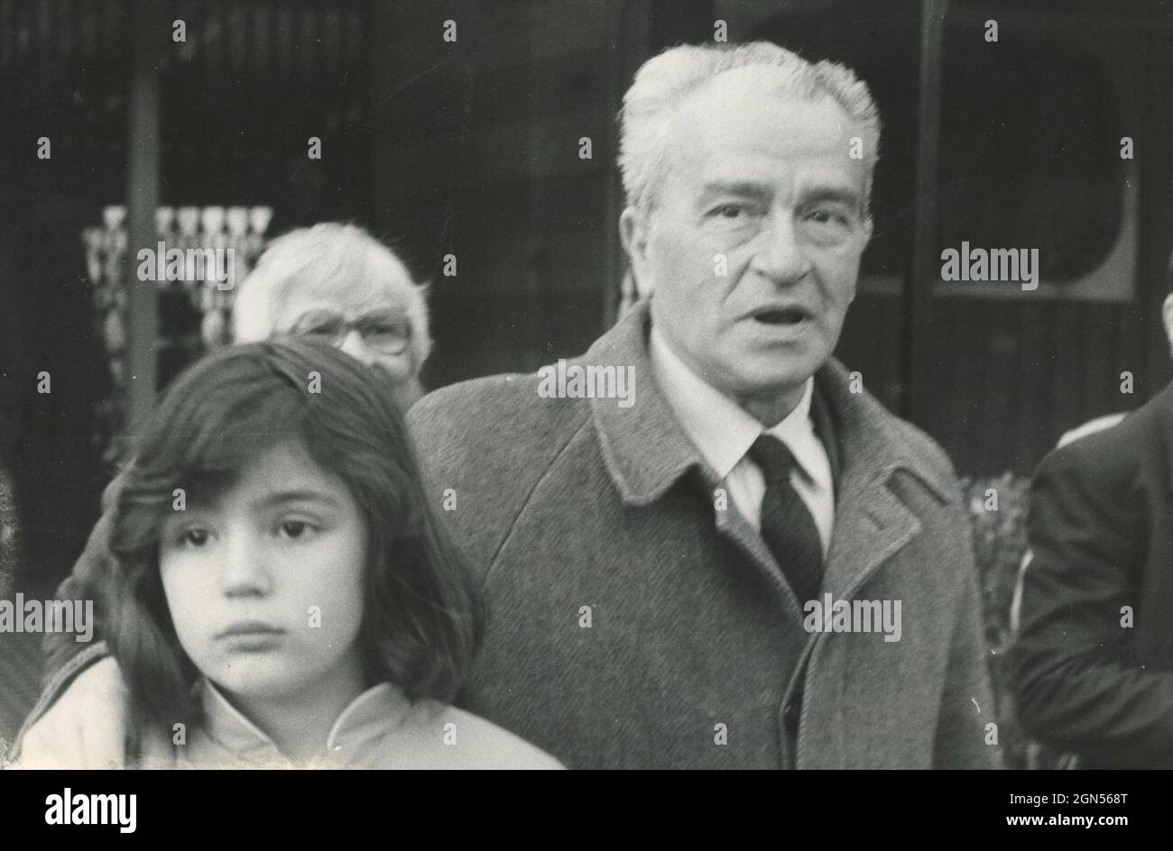 Le politicien italien Pietro Ingrao avec son petit-enfant des années 1980 Banque D'Images