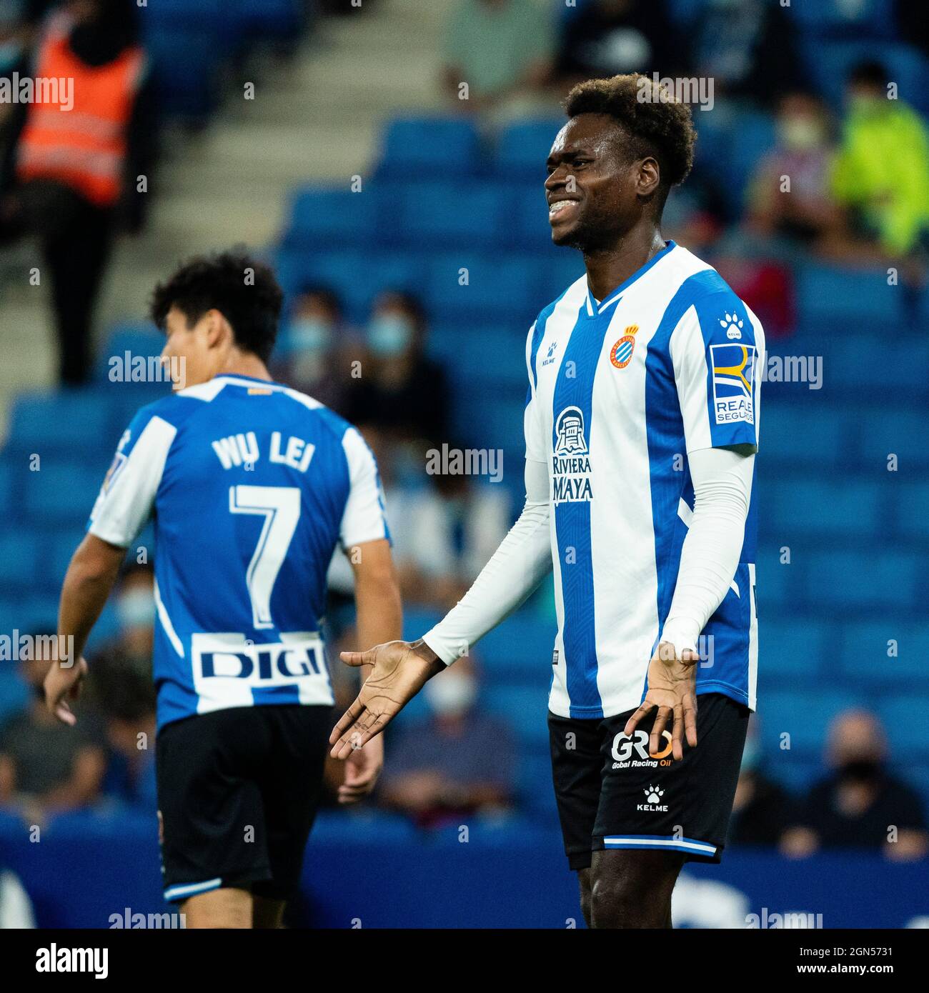 Cornellà, Espagne, le 22 septembre 2021. ESPAGNE, FOOTBALL, LA LIGA SANTANDER, RCDE VS DEPORTIVO ALAVÉS. Joueur du RCD Espanyol (18) Dimata réagit lors du match de la Liga Santander entre le RCD Espanyol et le Deportivo Alavés au stade RCDE, Cornellà, Espagne, le 22 septembre 2021. © Joan Gosa 2021. Crédit : Joan Gosa Badia/Alay Live News Banque D'Images