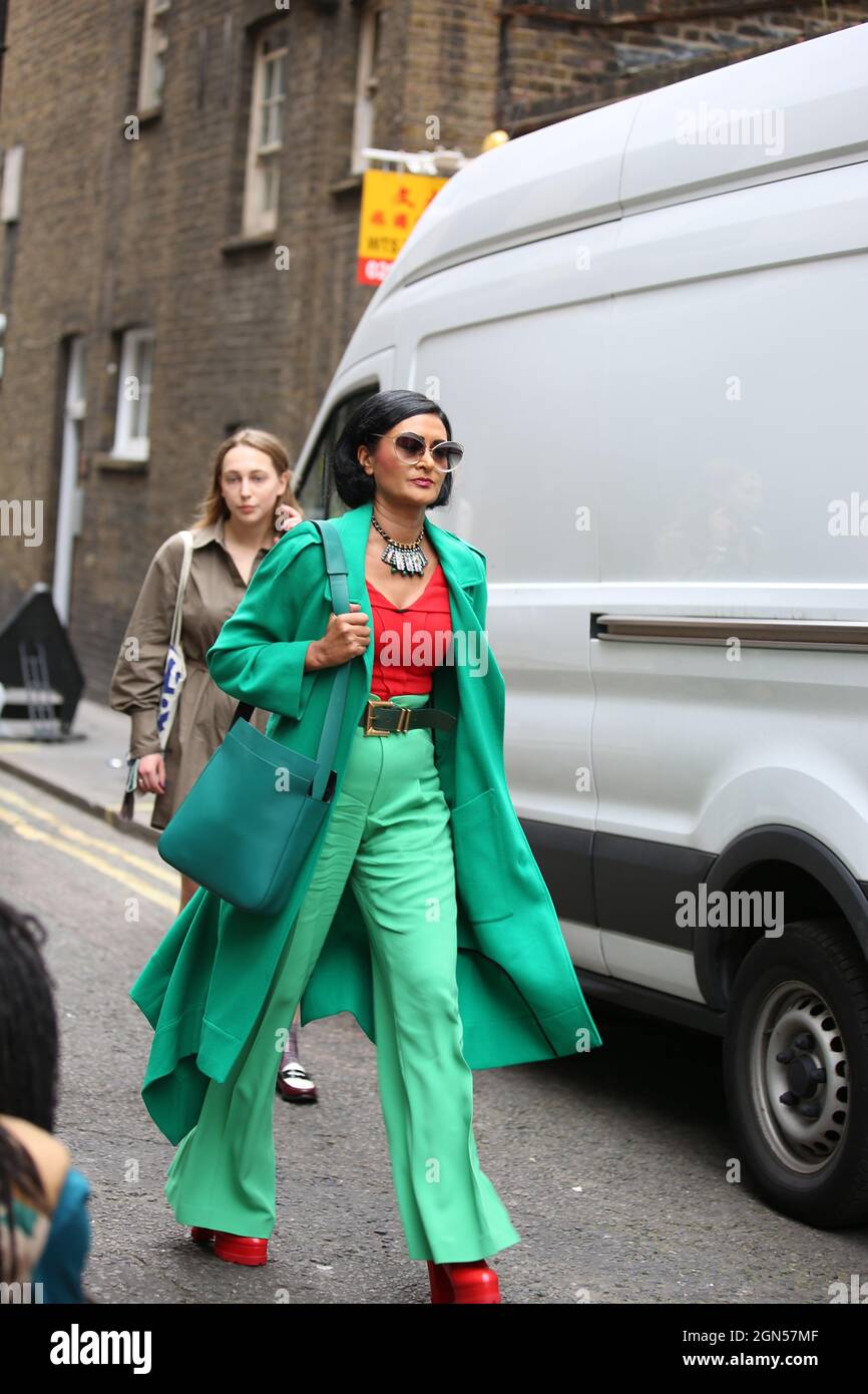 Street style London Fashion week : Printemps été 2022 Londres Royaume-Uni Banque D'Images